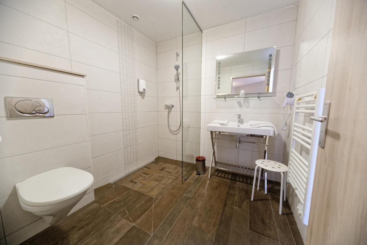 Charme Hotel, Montbeliard Sud Buitenkant foto