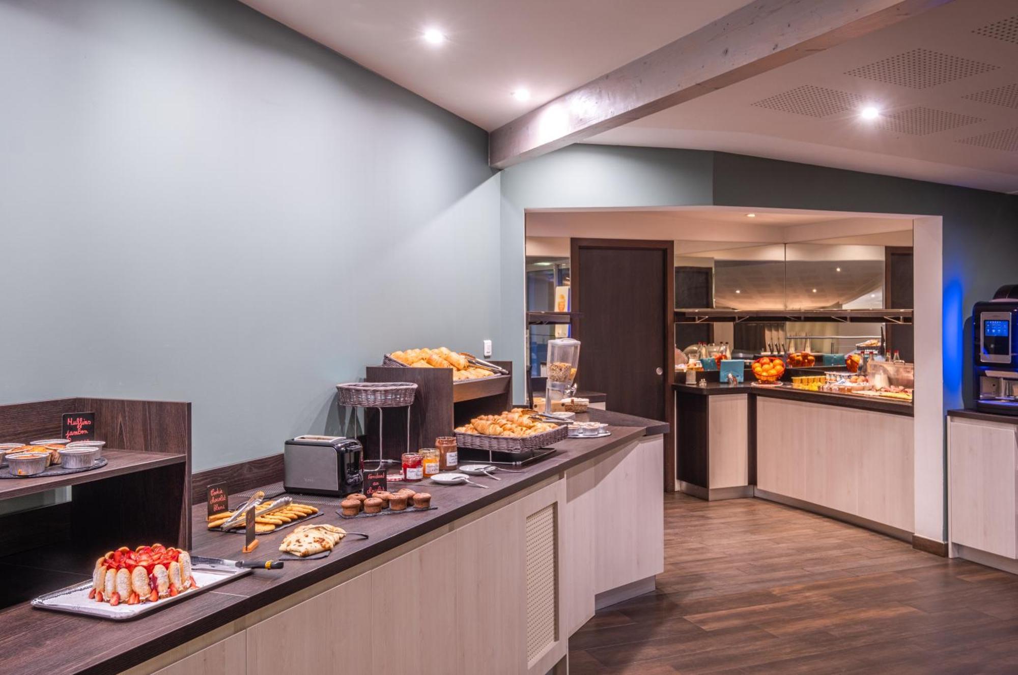 Charme Hotel, Montbeliard Sud Buitenkant foto