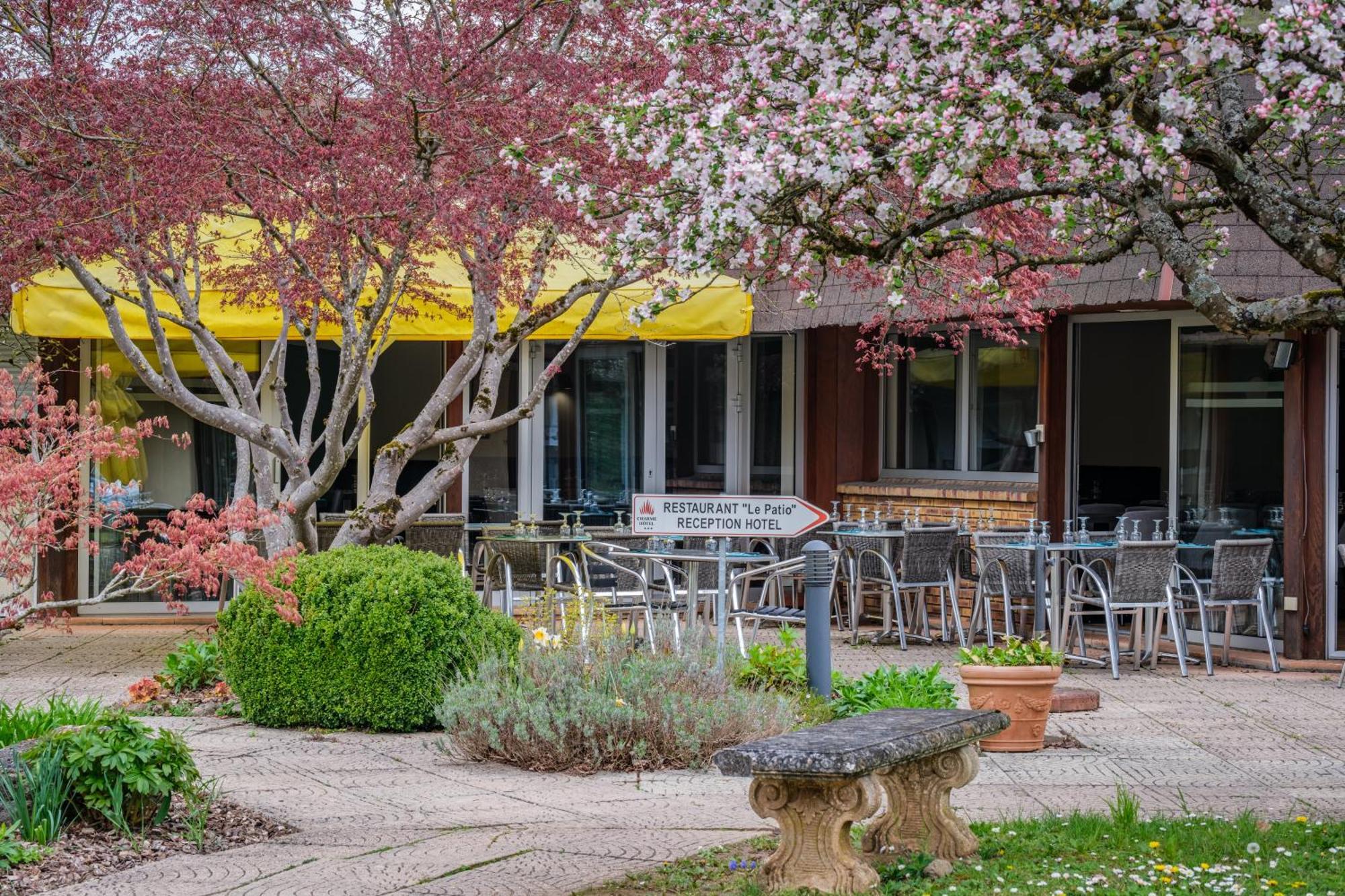 Charme Hotel, Montbeliard Sud Buitenkant foto