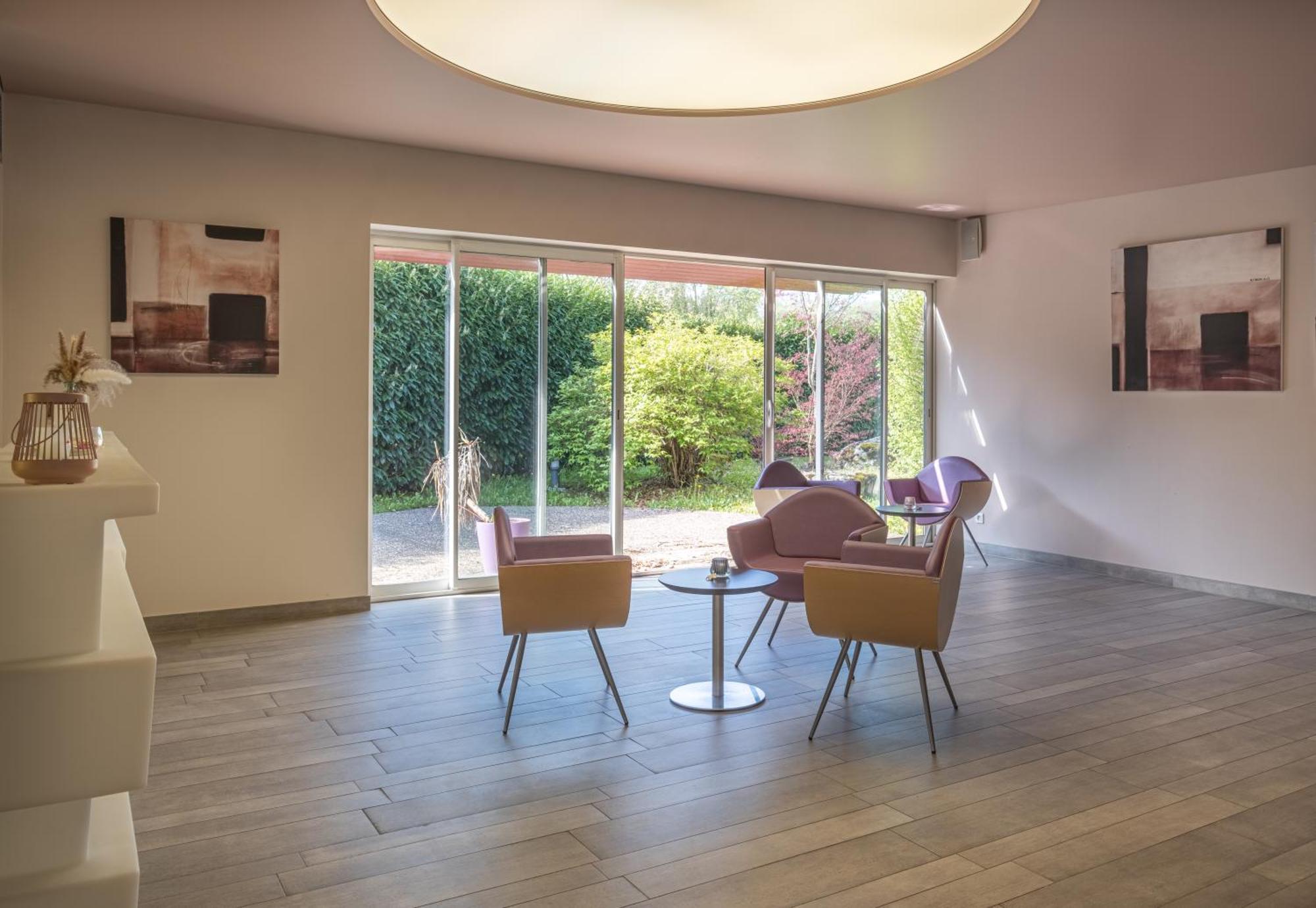 Charme Hotel, Montbeliard Sud Buitenkant foto