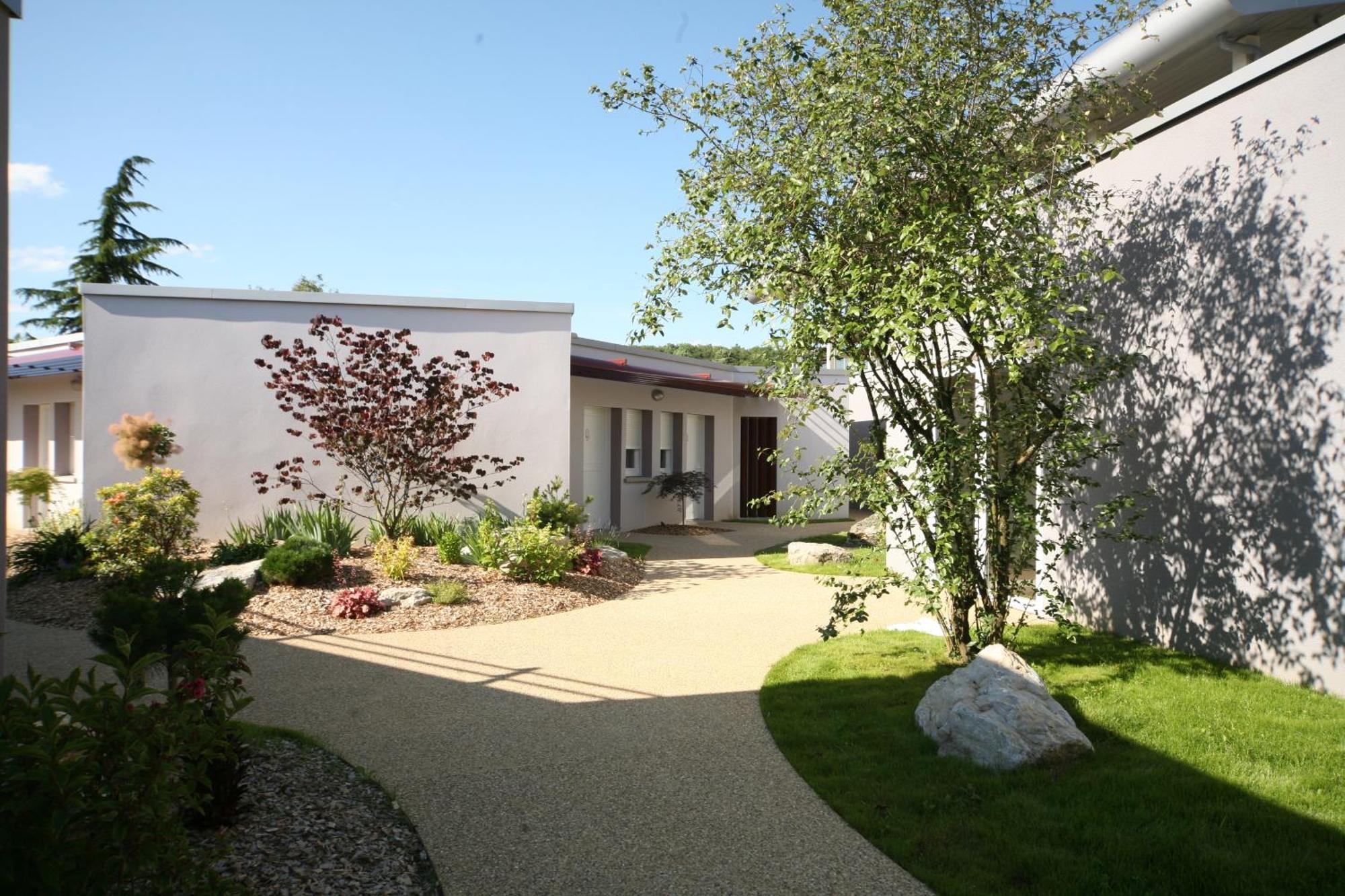 Charme Hotel, Montbeliard Sud Buitenkant foto