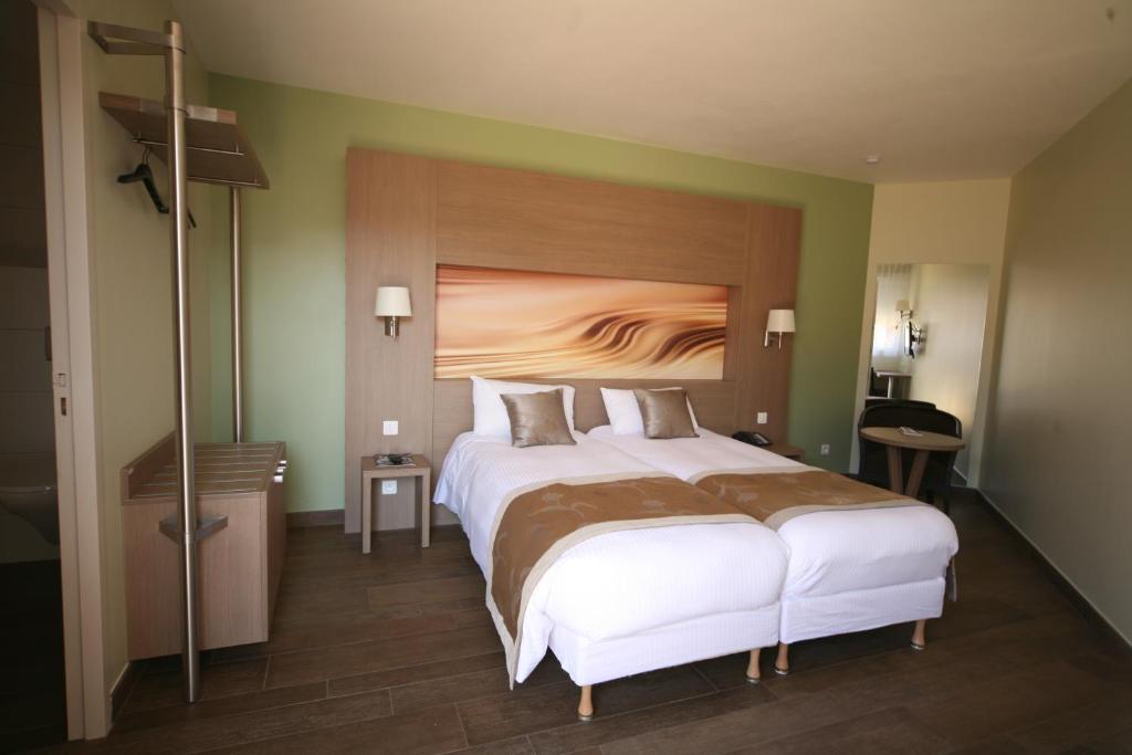 Charme Hotel, Montbeliard Sud Buitenkant foto
